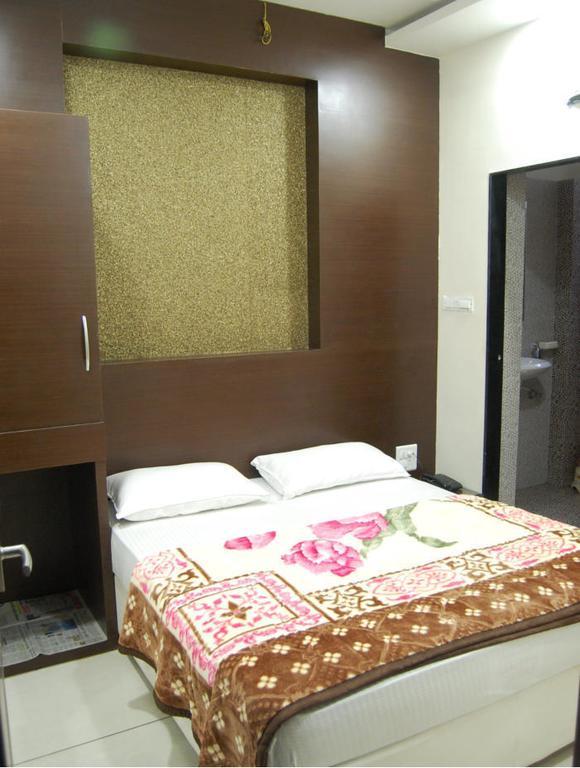 Hotel Poonam Palace Ujjain Room photo