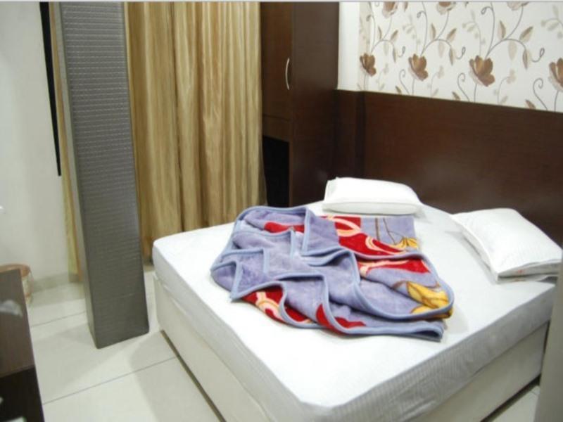 Hotel Poonam Palace Ujjain Exterior photo