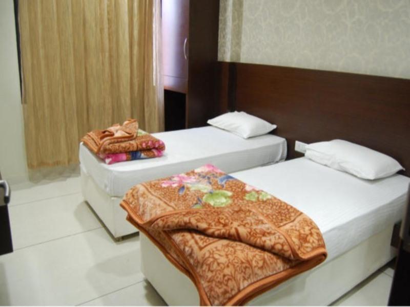 Hotel Poonam Palace Ujjain Exterior photo