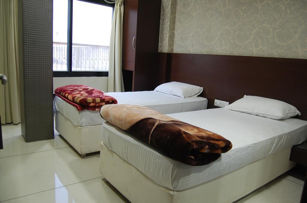 Hotel Poonam Palace Ujjain Exterior photo